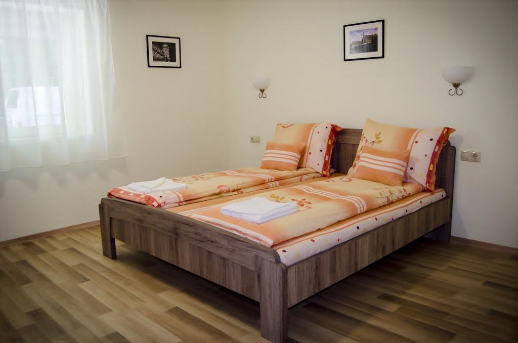 Csongradi Vendegvaro Apartmanok, Szarka Haz Экстерьер фото